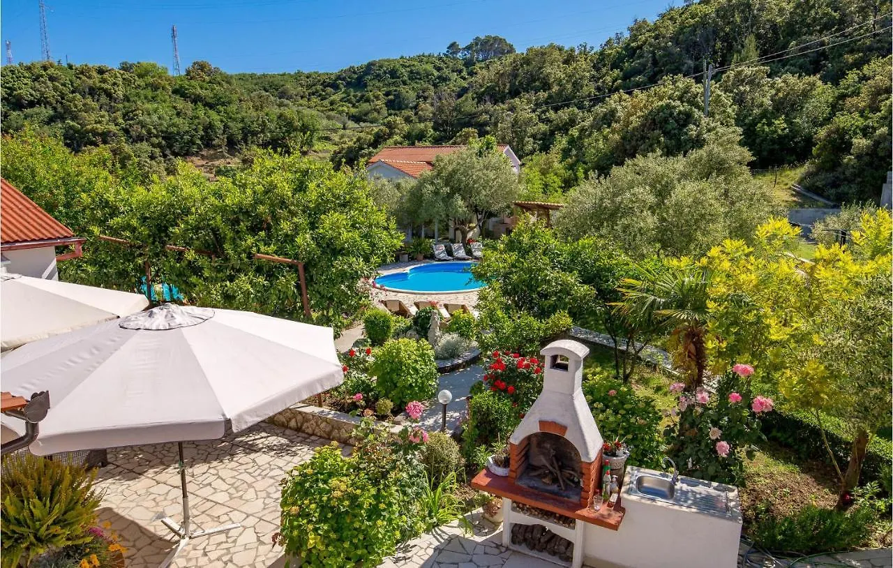 Stunning Apartment In Mundanije With Kitchen
