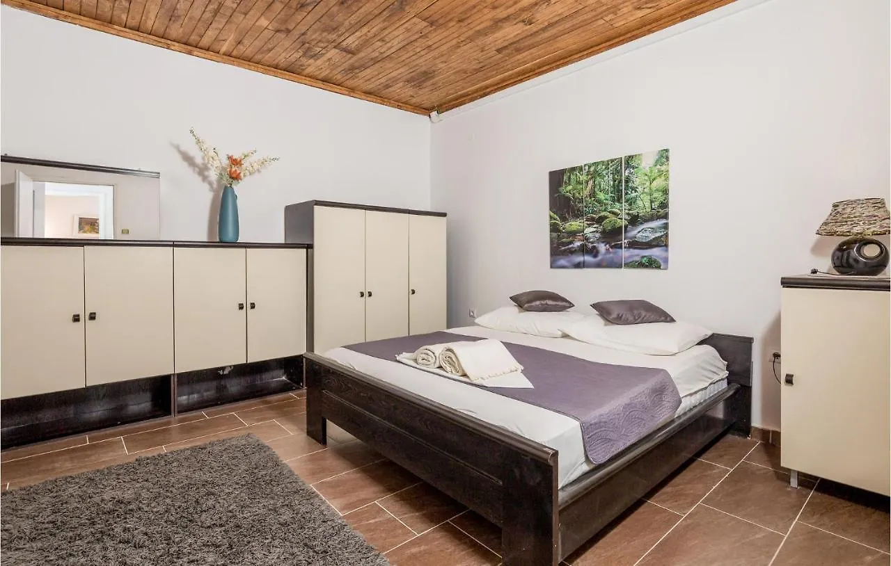 Stunning Apartment In Mundanije With Kitchen